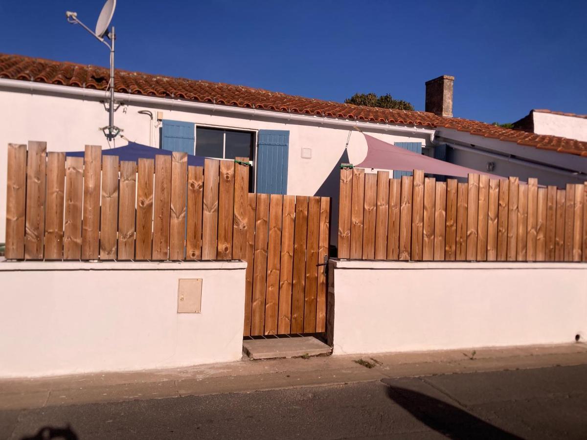 סן-ג'ורג'-דולרו La Cabane Charmante Petite Maison 2 Chambres A 2,5Km Plage מראה חיצוני תמונה